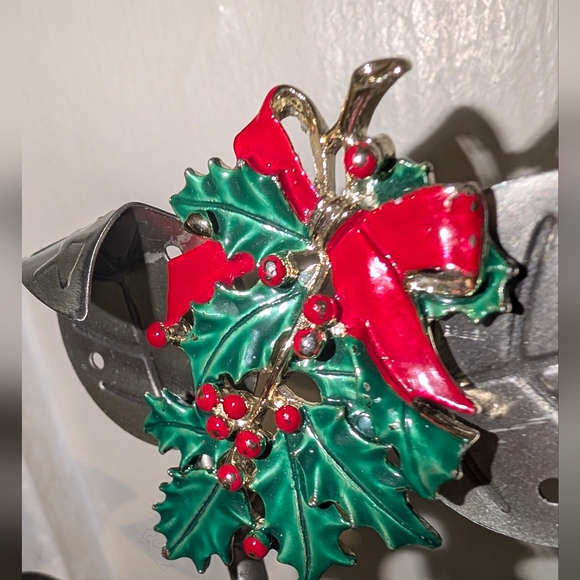 Vintage Gerrys Enameled Holly Branch Brooch - Picture 3 of 9